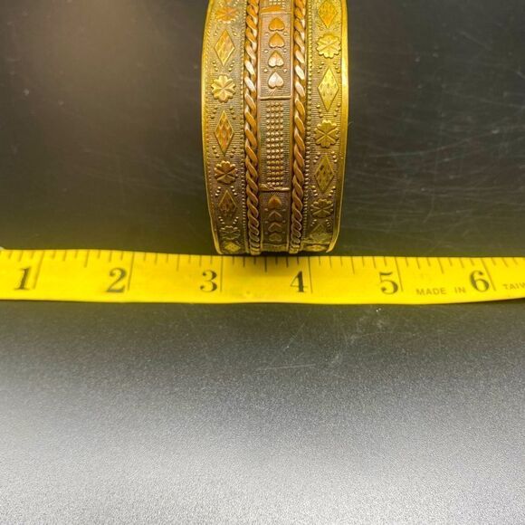 Ladies 8” brass bangle w/intricate engraving that appears to be Eastern Indian - Picture 7 of 10